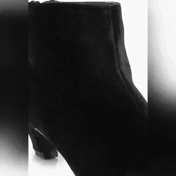 Boohoo Josie Pointed Toe Black Velvet Low Ankle Boot Sz 7 UK, 9 US - Picture 4 of 4